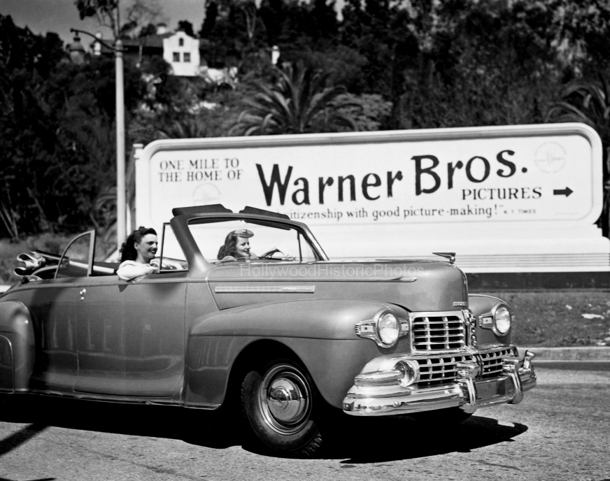 Burbank 1946 Warner Bros. Studios Geraldine Brooks and Ann Sheridan wm.jpg
